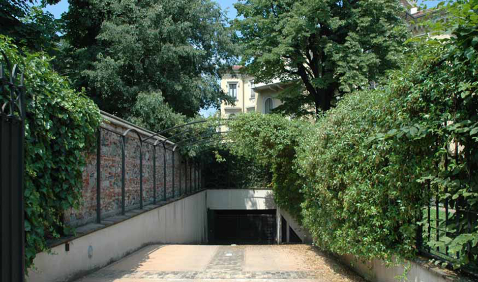 AUTORIMESSA E GIARDINO